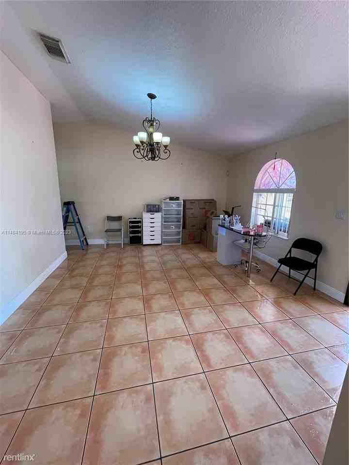 17993 Sw 152nd Pl - Photo 3 of 10
