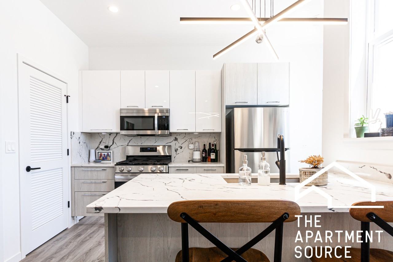 2743 W Division St #2R - Photo 3 of 24