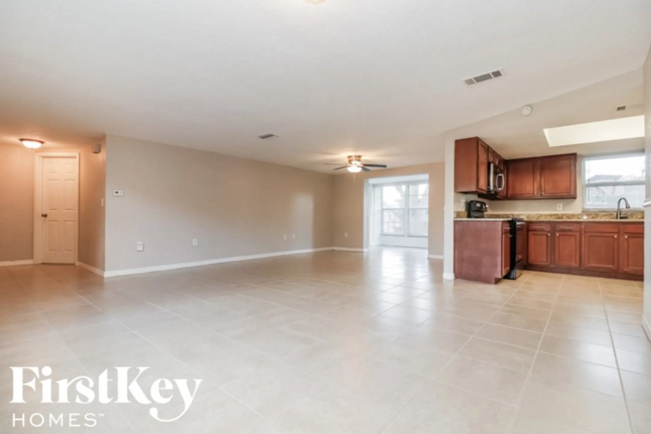 7701 Birchwood Dr - Photo 3 of 11