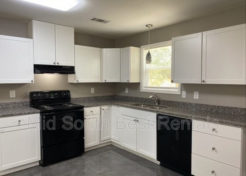 106 Teresa Ln - Photo 2 of 6