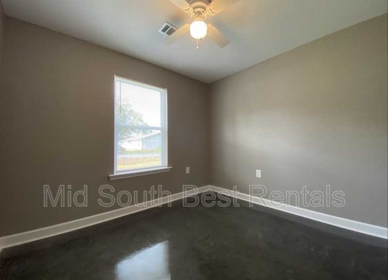 106 Teresa Ln - Photo 3 of 6