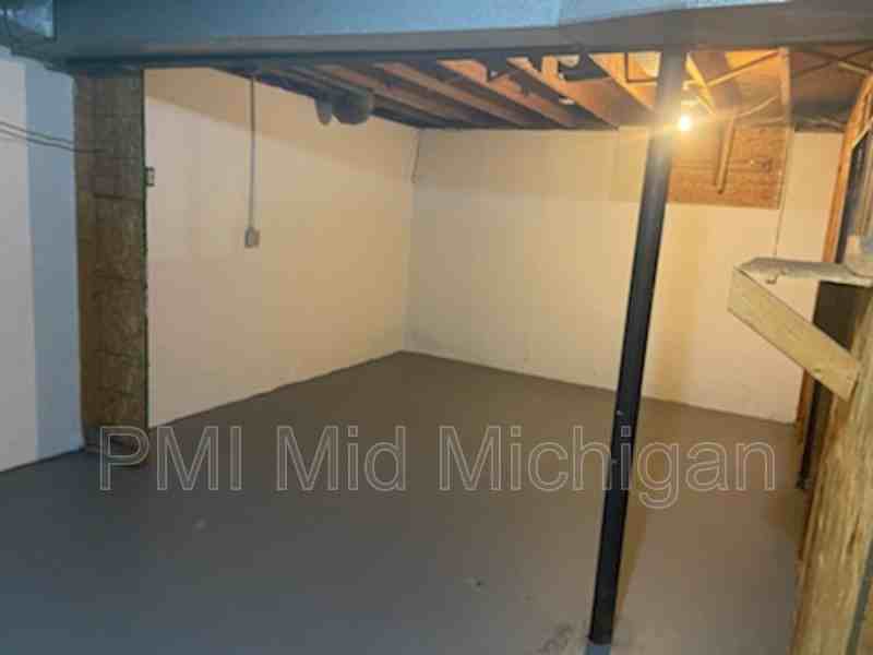 1059 Dunkirk Ave - Photo 2 of 9