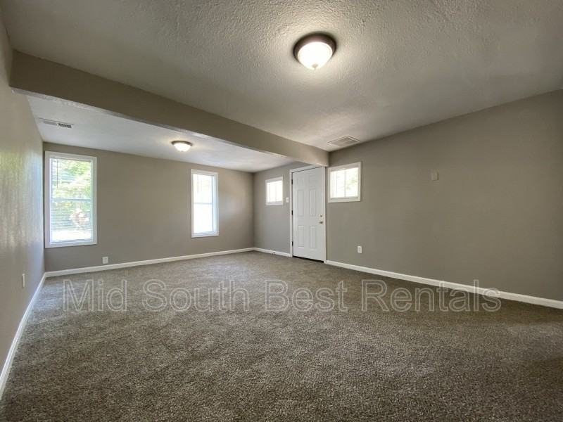 1937 State St - Photo 2 of 8