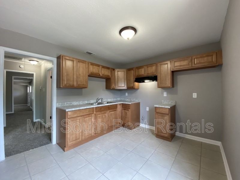 1937 State St - Photo 3 of 8