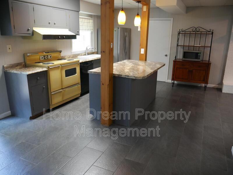842 Spring Valley Dr - Photo 2 of 19