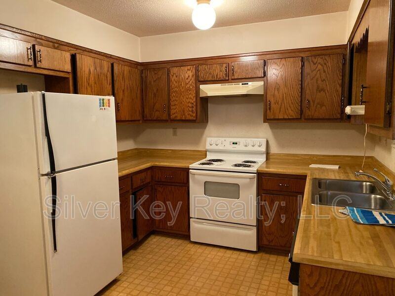 823 Englewood Rd #12 - Photo 4 of 7