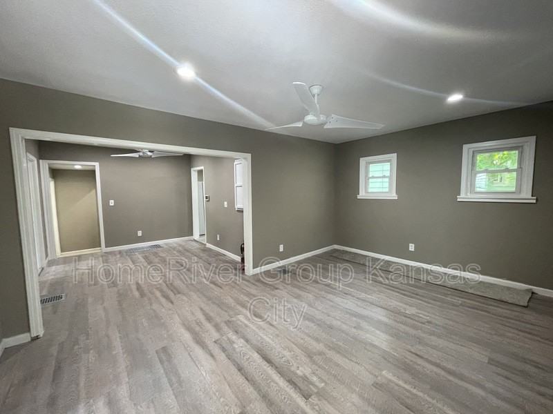 6933 Spruce Ave - Photo 3 of 22