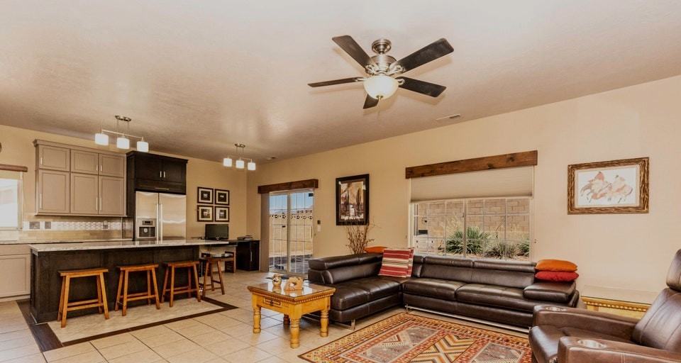 2056 Wn - Photo 2 of 6
