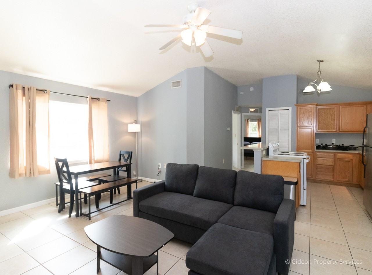 832 Nw 39th Ave - Photo 2 of 15