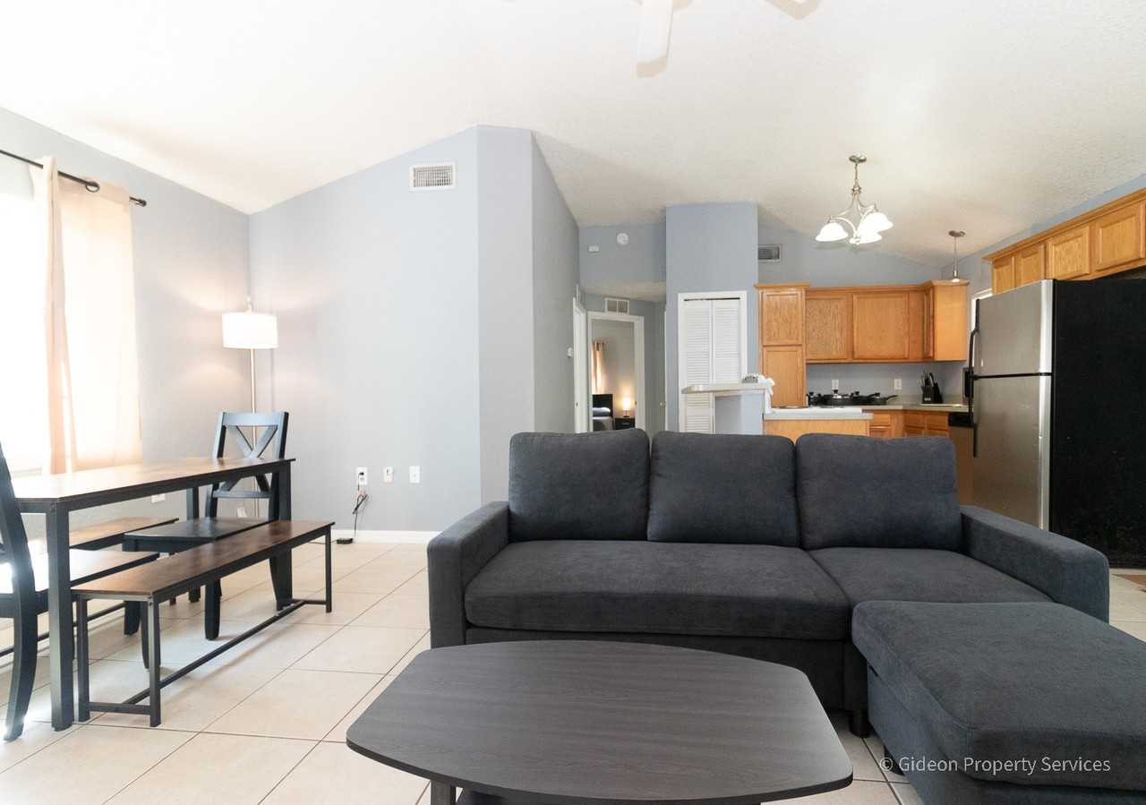 832 Nw 39th Ave - Photo 3 of 15
