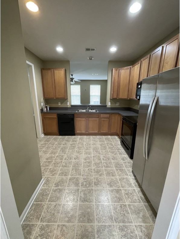 713 Hemingway Cir - Photo 2 of 11