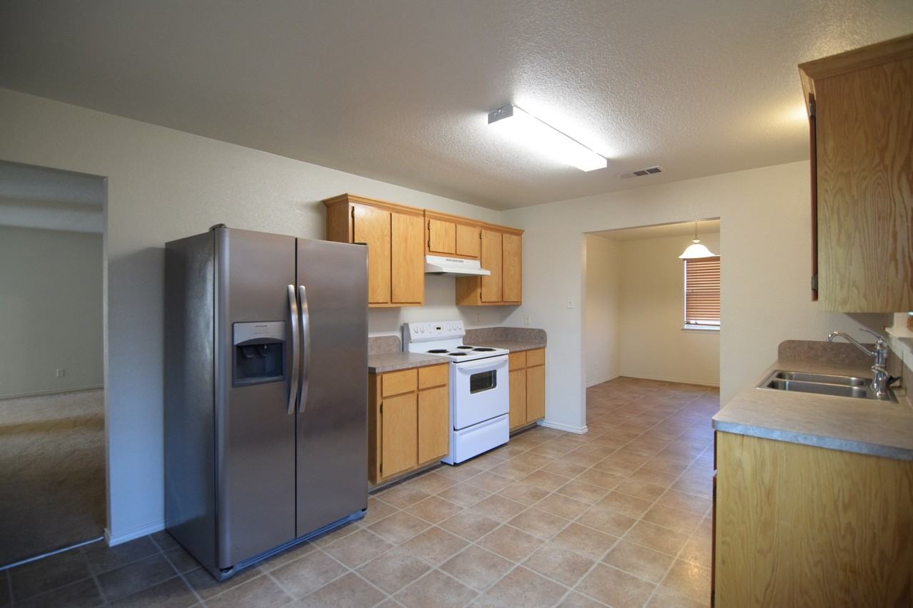 3401 Lorena Dr - Photo 4 of 23