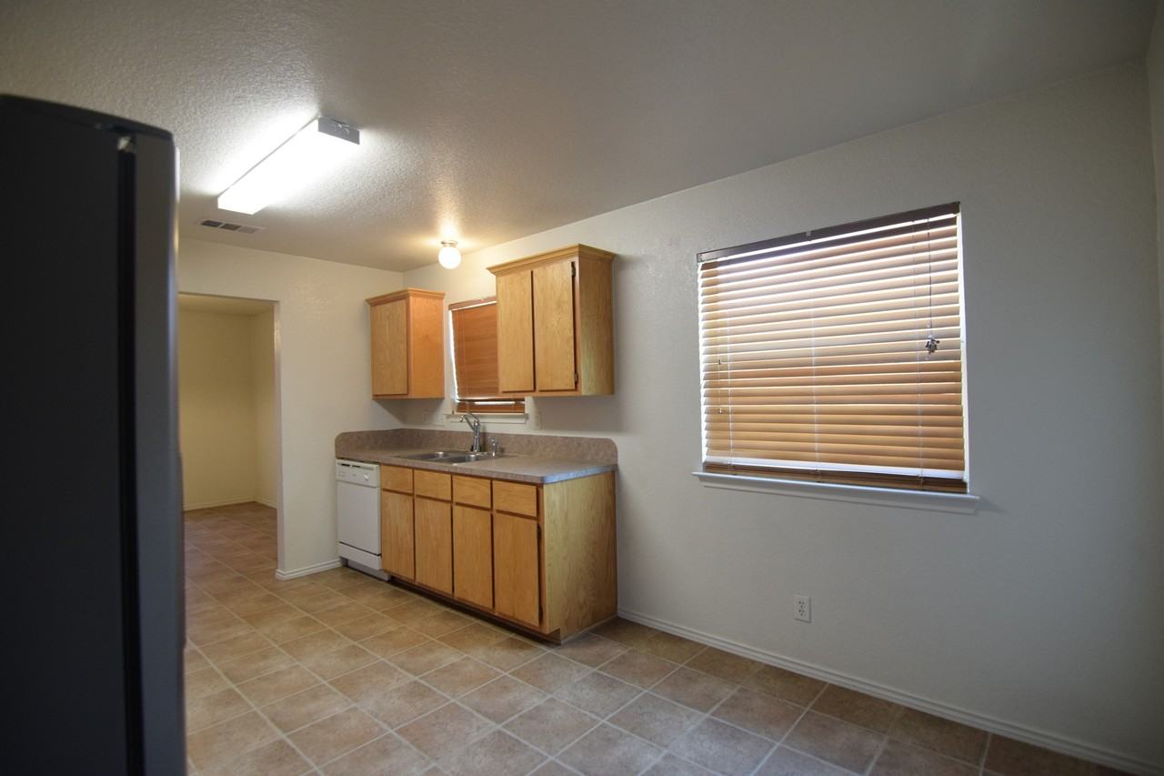 3401 Lorena Dr - Photo 5 of 23