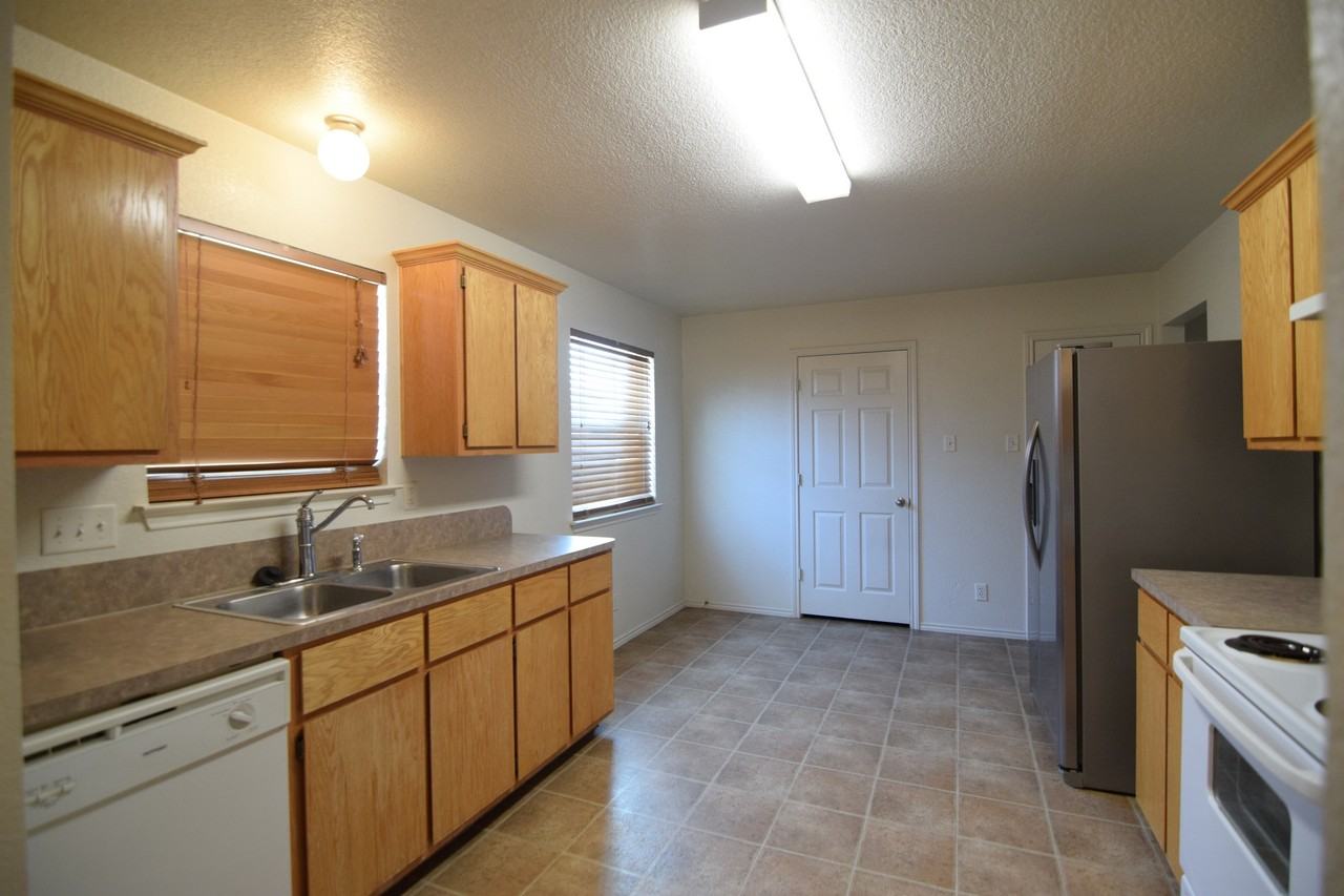 3401 Lorena Dr - Photo 6 of 23