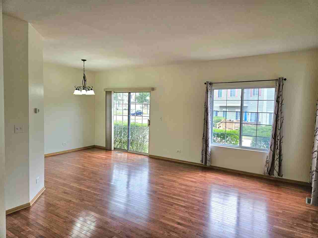 327 Windsor Ct #A - Photo 2 of 14