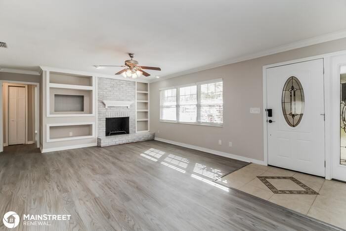 913 Mill Road Ln - Photo 3 of 16