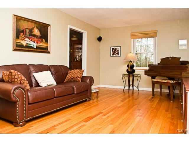 32 Greenbriar Ln - Photo 2 of 14