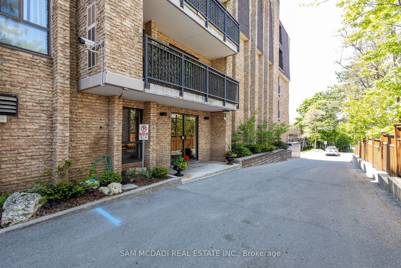 15390 Yonge Street - Photo 2 of 13