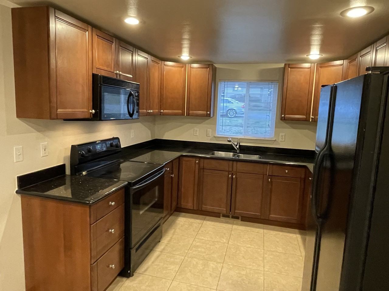 11041 Parkview Avenue South - Photo 3 of 20