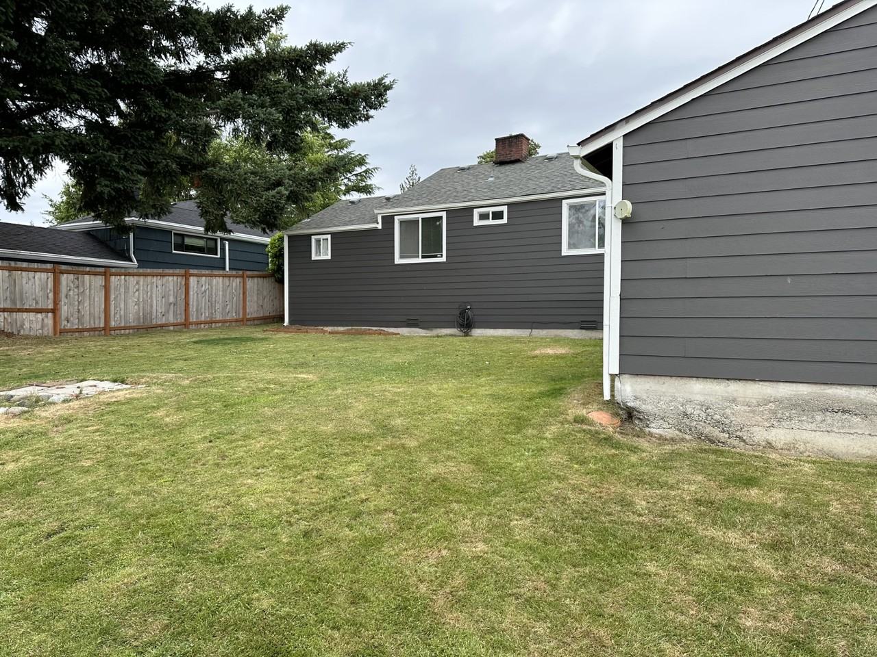 11041 Parkview Avenue South - Photo 2 of 20