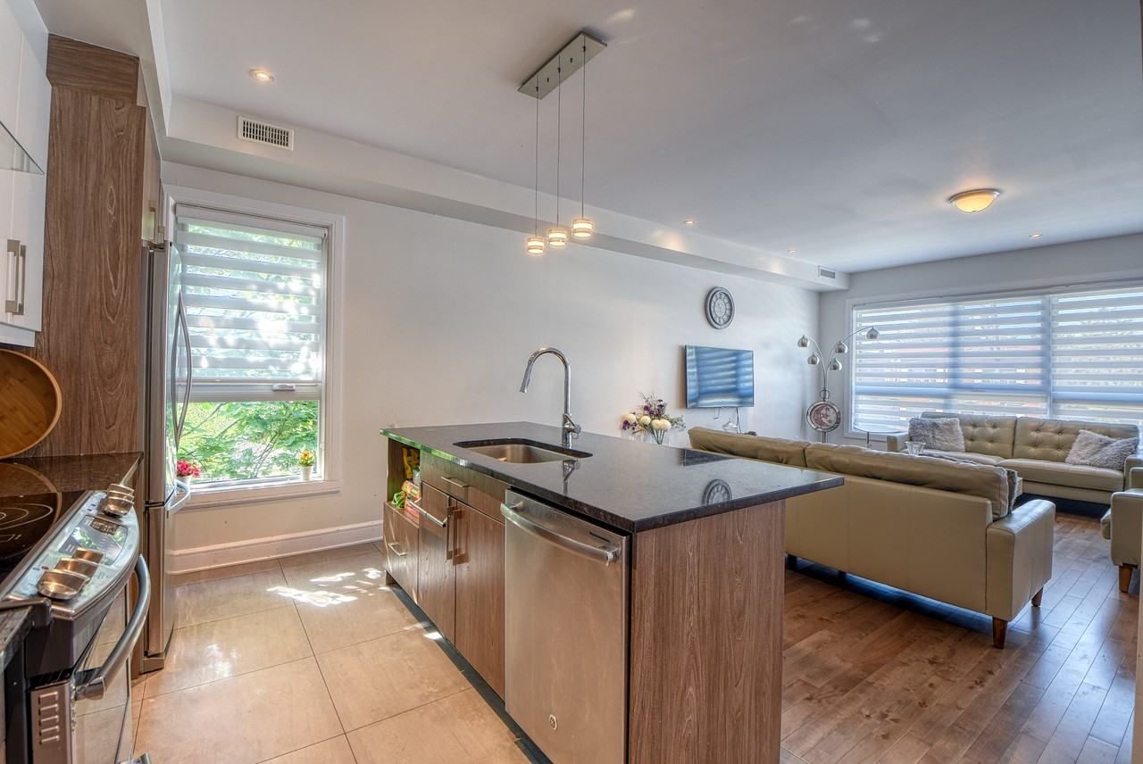 2879 Rue Jasmin - Photo 3 of 14