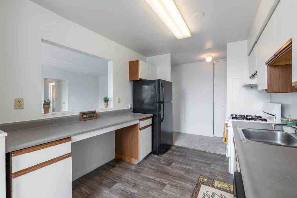 Summit Pointe Apartment Homes - Photo 2 of 17