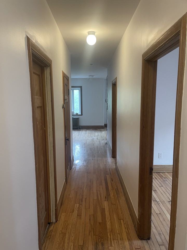 6061 Rue de Terrebonne - Photo 3 of 11