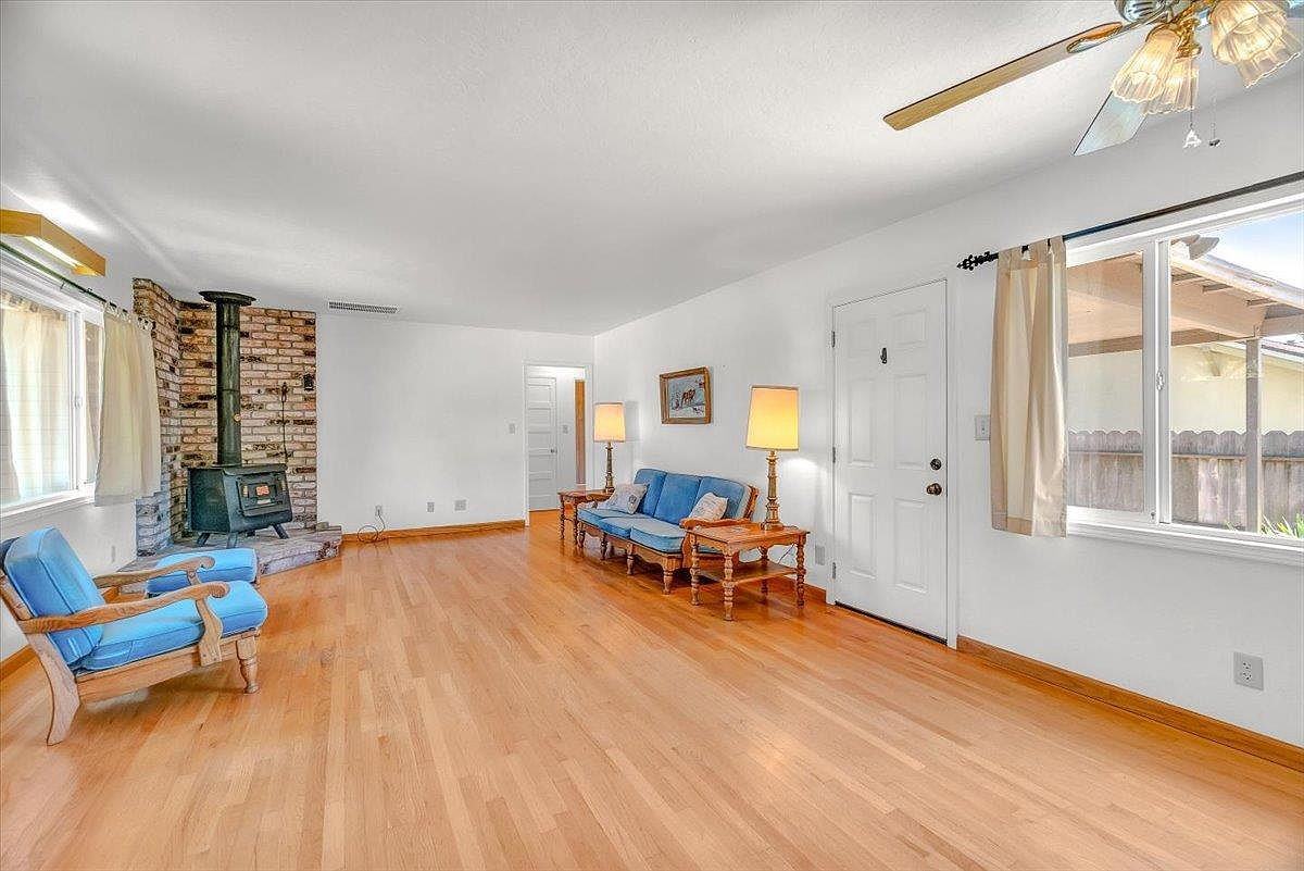 829 Fremont Way #NA - Photo 2 of 7