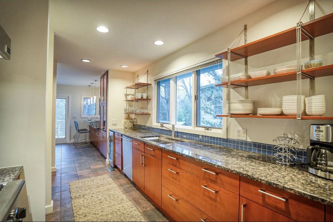 452 Sinclair Ave Ne #B - Photo 2 of 11