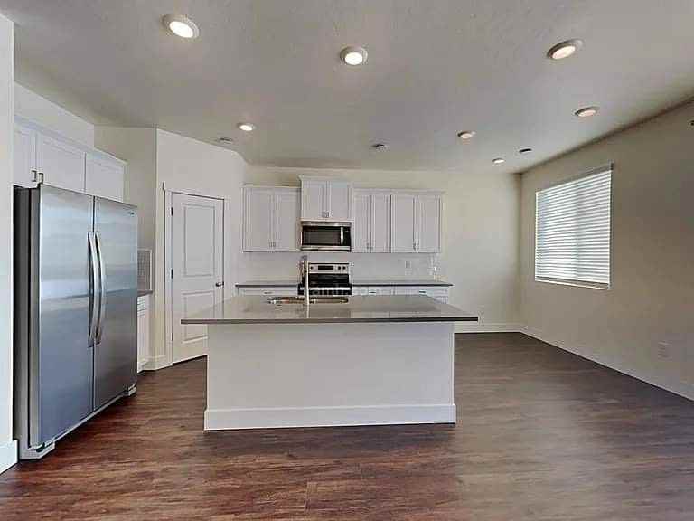 1065 S Moorside Ave #NA - Photo 3 of 10