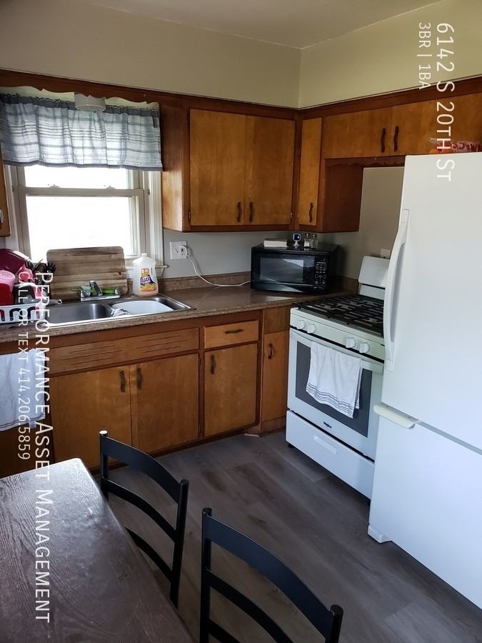 6142 S 20th St - Photo 2 of 9