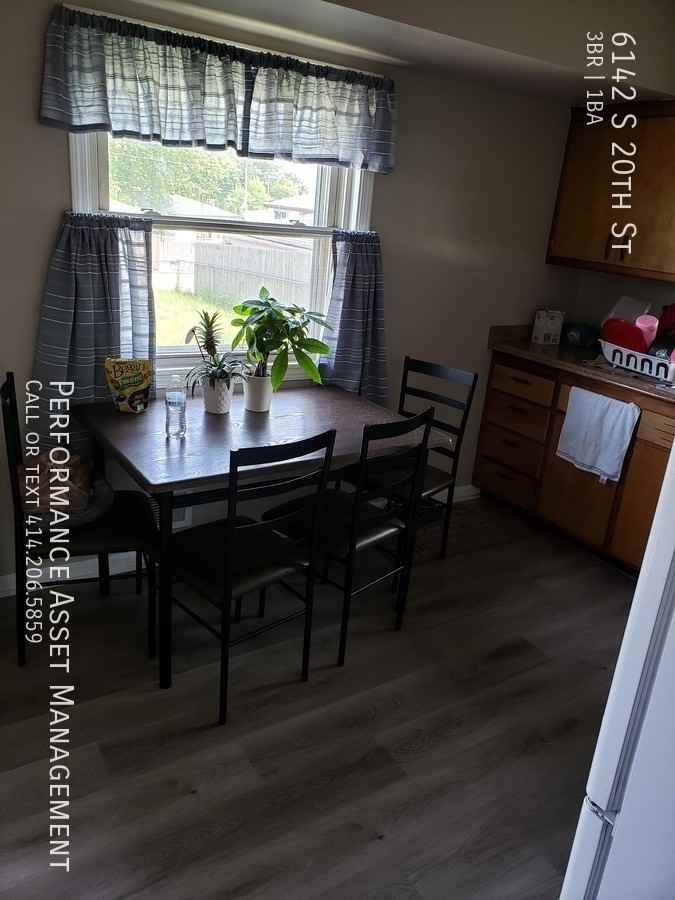 6142 S 20th St - Photo 3 of 9