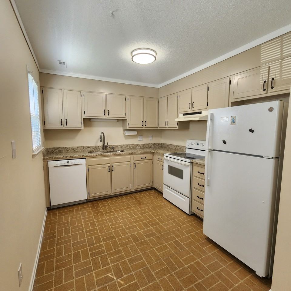 3850 Huntingreen Ln #D - Photo 3 of 10