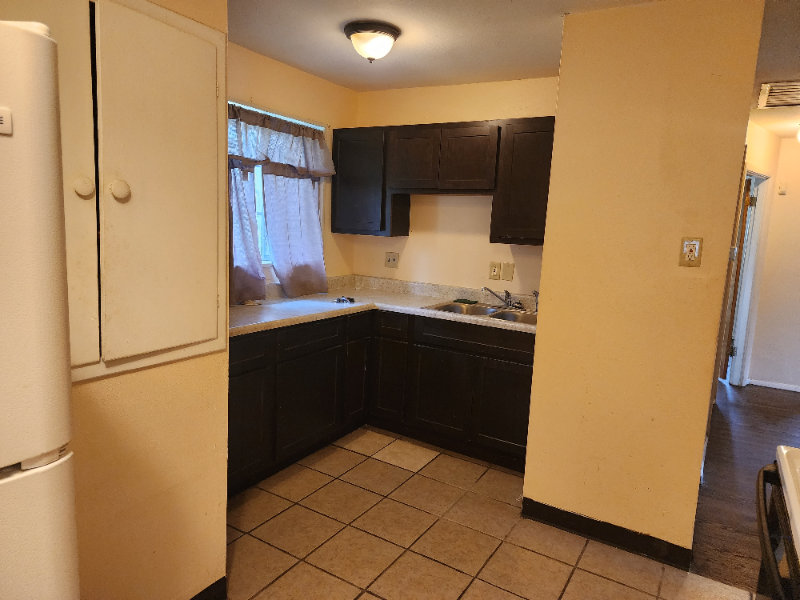 7724 Ellington Dr - Photo 2 of 9