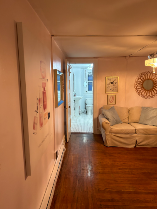 1136 W Walnut St - Photo 2 of 11