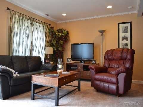 73 Rocky Point Yaphank Rd - Photo 3 of 8