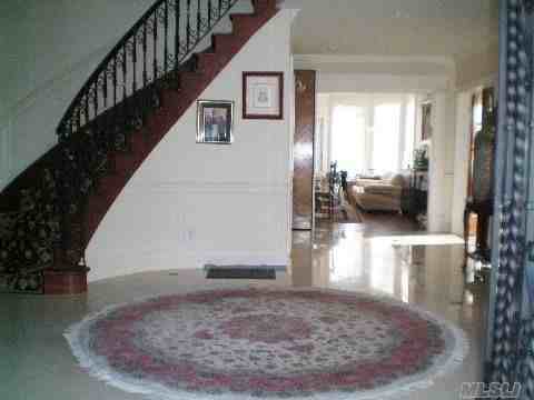 110 Maple Dr - Photo 3 of 9