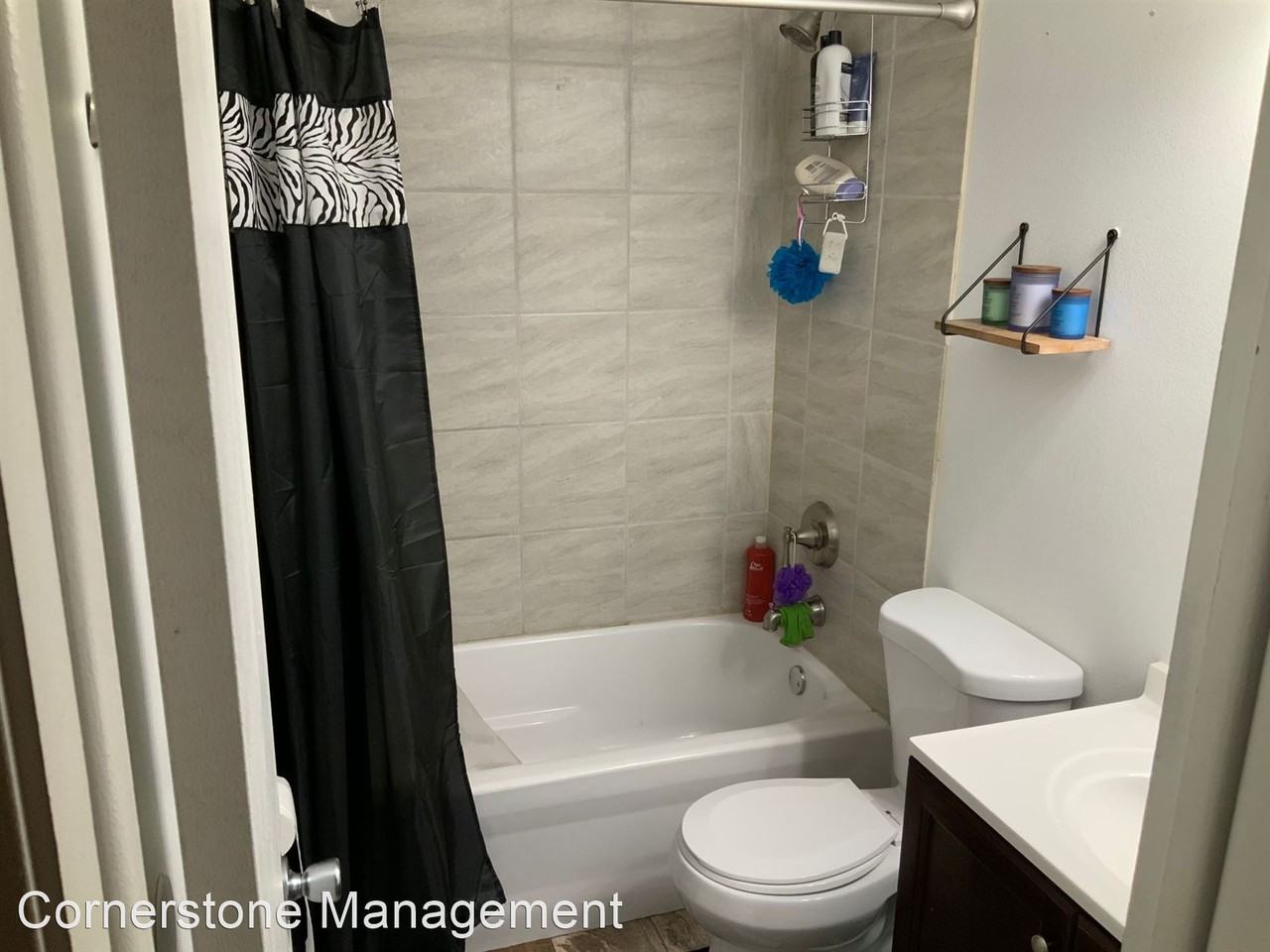 6920 SW 9th St - Photo 3 of 9