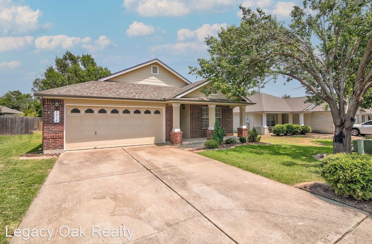 1212 Bunratty Cir - Photo 3 of 32