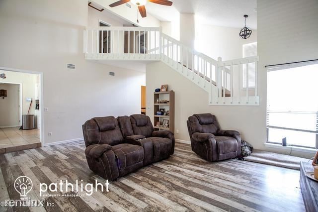 11519 Pelham Ct - Photo 2 of 15