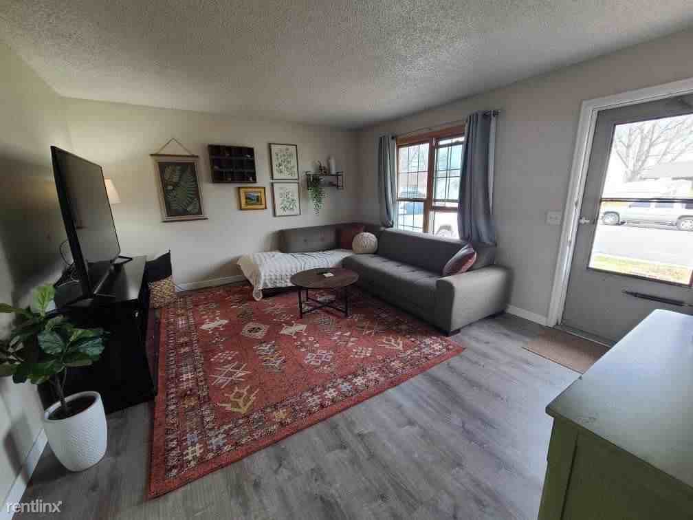 4301 Hummingbird Dr - Photo 2 of 20