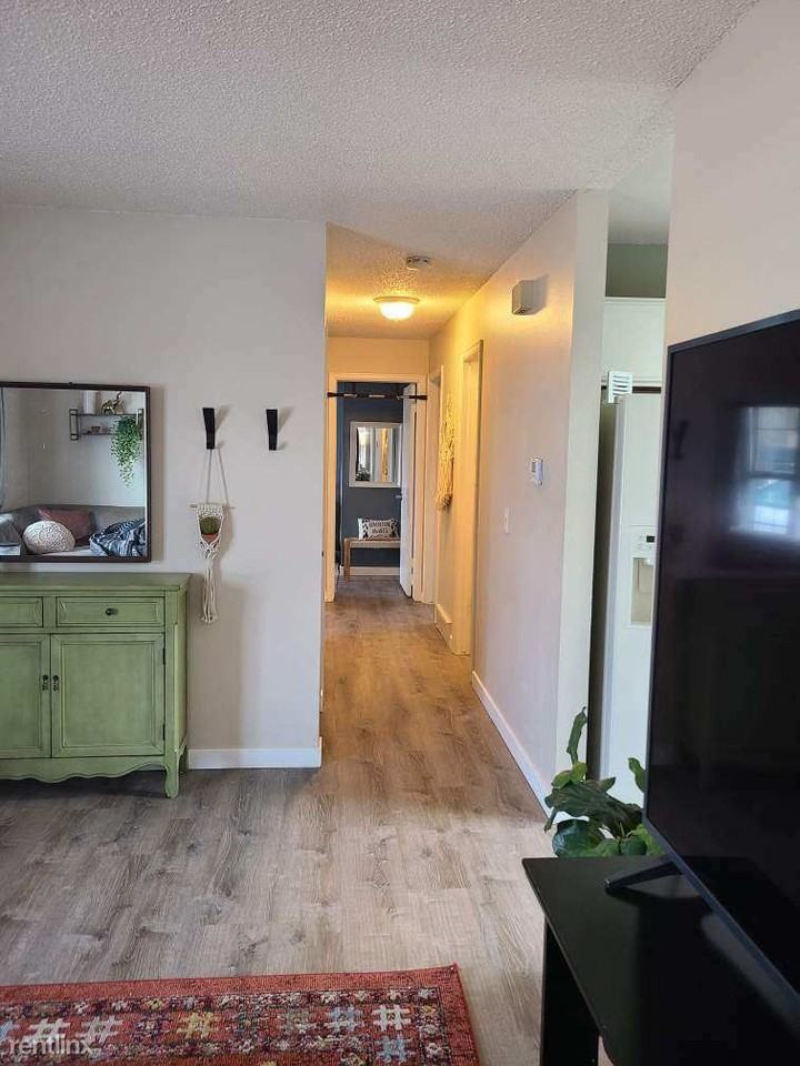 4301 Hummingbird Dr - Photo 3 of 20