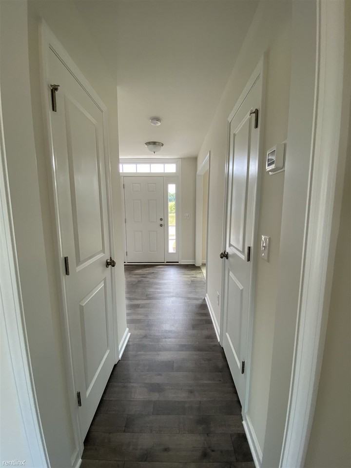 215 Rosewood Ln - Photo 2 of 37