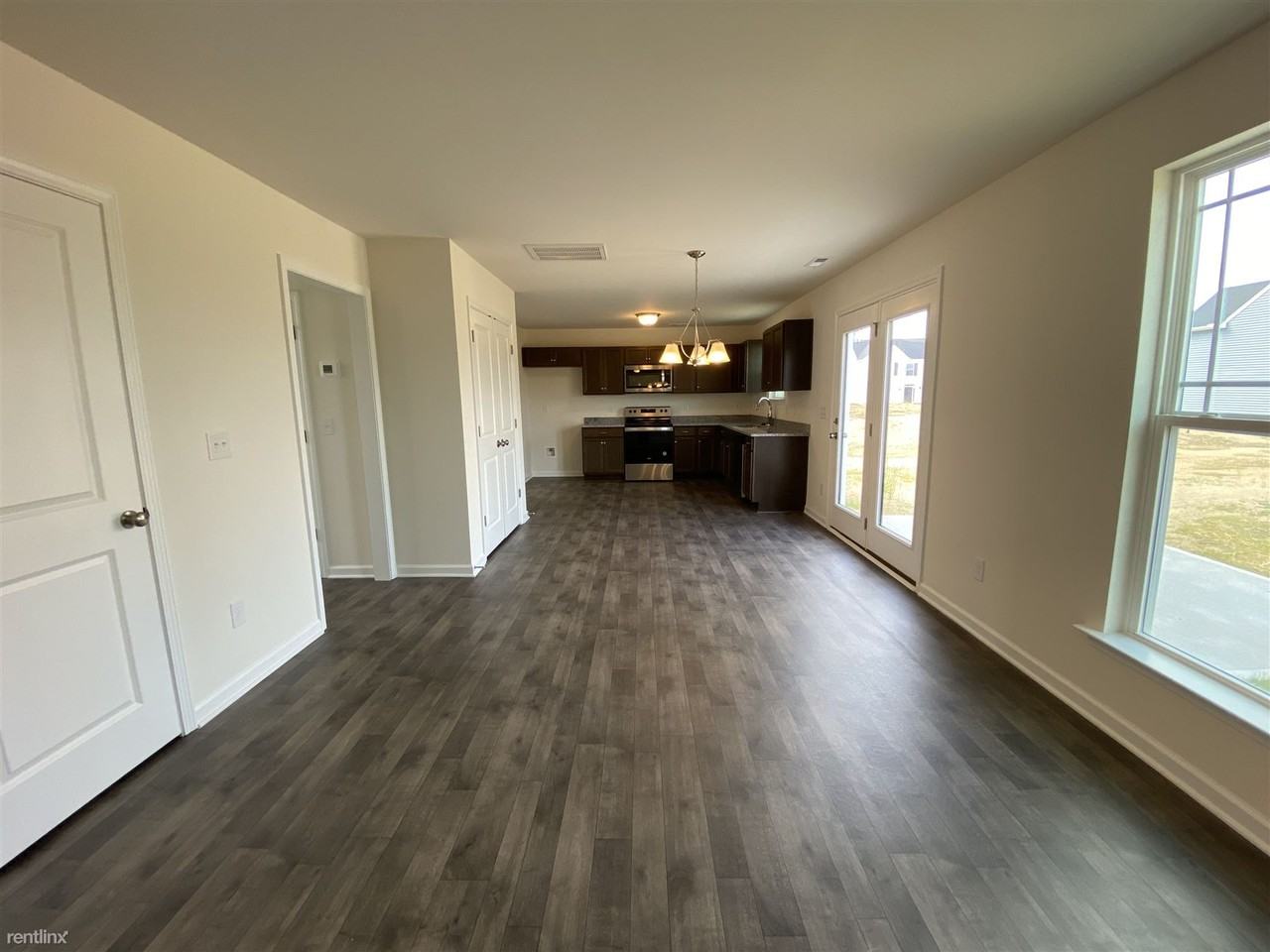 215 Rosewood Ln - Photo 3 of 37