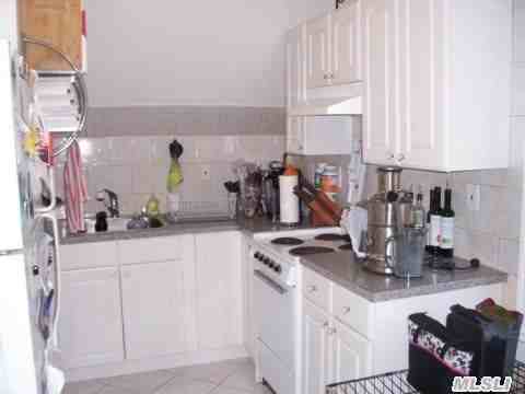 110 Franklin St - Photo 3 of 7