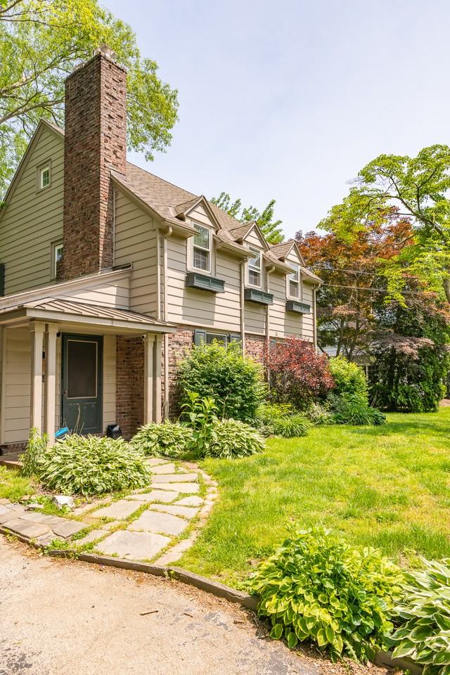 621 University Pl - Photo 3 of 35