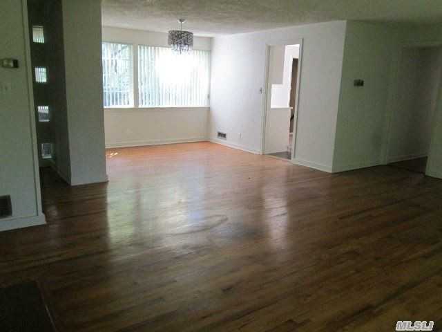 10 Robbins Ln - Photo 2 of 9