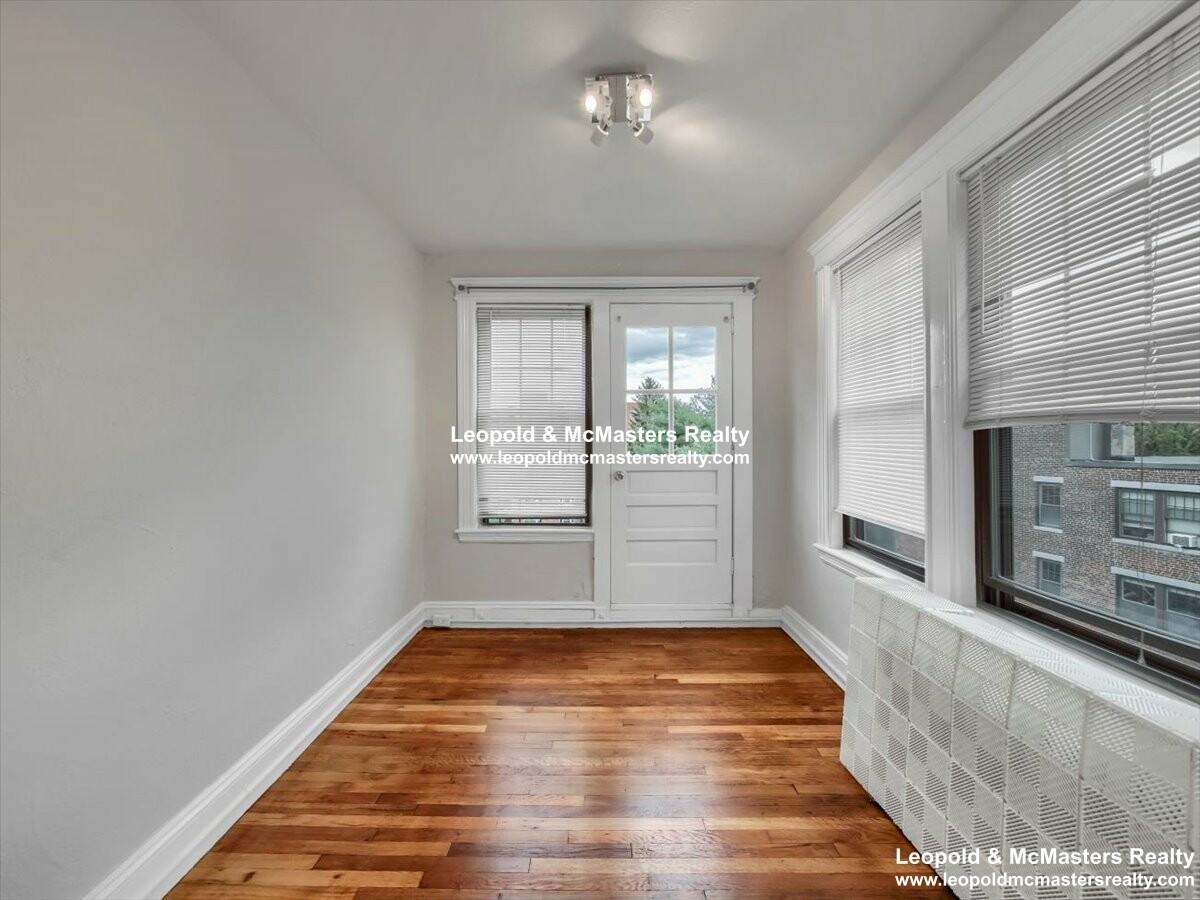 79 Pleasant St #4 - Photo 3 of 13