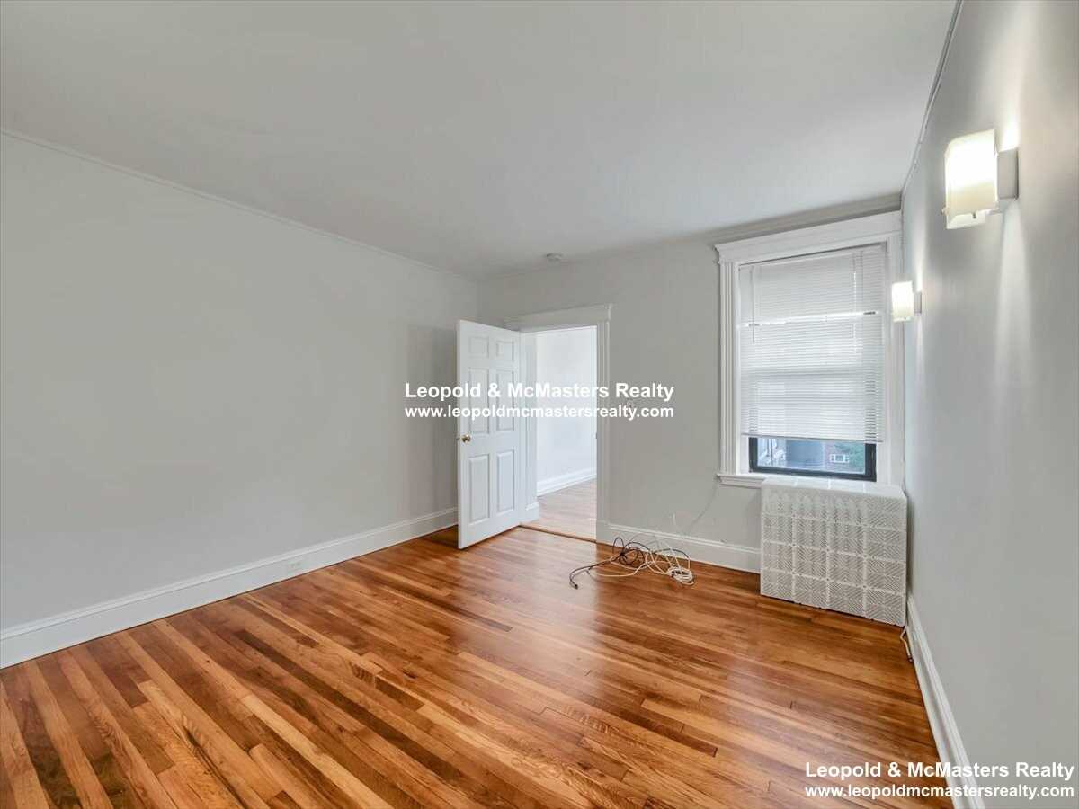 79 Pleasant St #4 - Photo 4 of 13