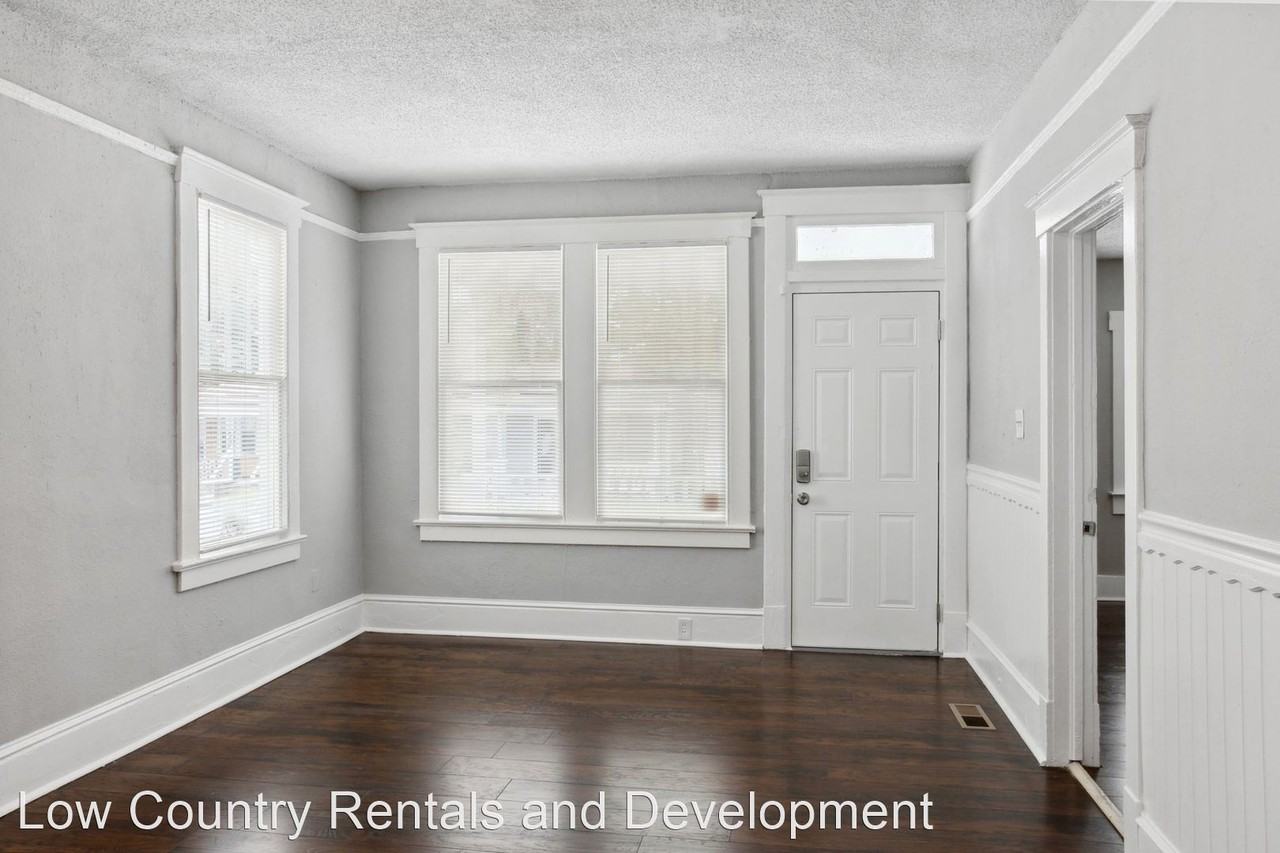 923 W Victory Dr - Photo 2 of 23